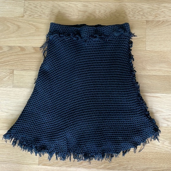 IRO sz 38 mini skirt. Knit overlay with frayed hem. - Picture 3 of 10